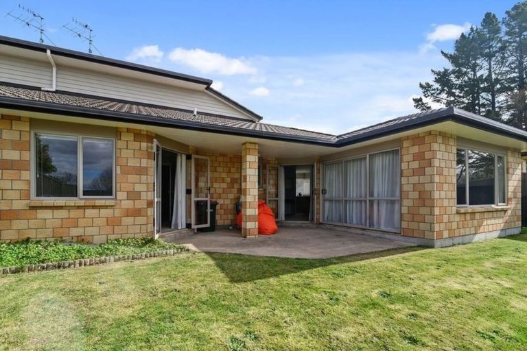 Photo of property in 8/64 Kawaha Point Road, Kawaha Point, Rotorua, 3010