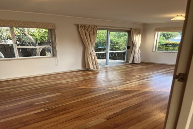 Photo of property in 1/24 Hillcrest Avenue, Hillcrest, Auckland, 0627