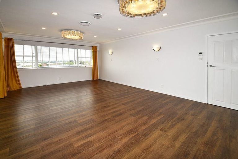 Photo of property in 26 Jaemont Avenue, Te Atatu South, Auckland, 0610