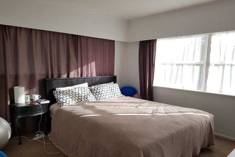 Photo of property in 228 Forrest Hill Road, Forrest Hill, Auckland, 0620