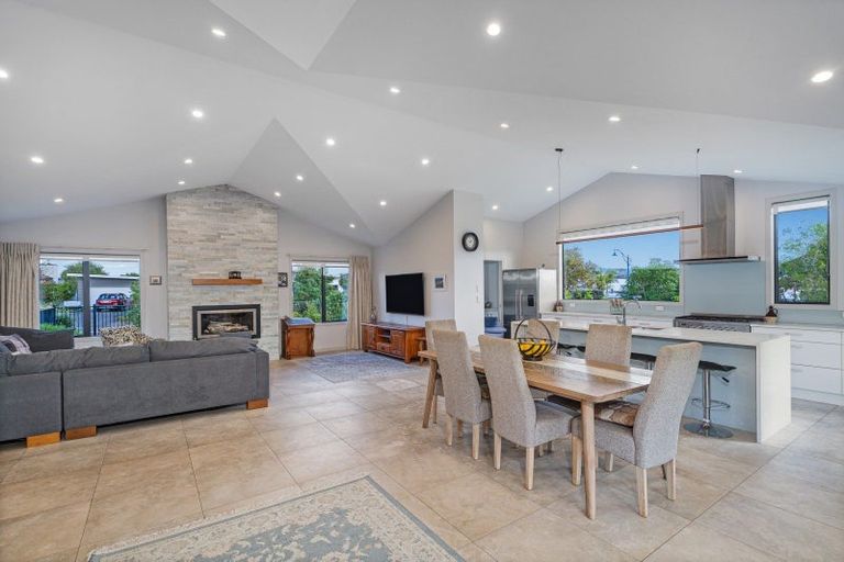 Photo of property in 1 Topping Place, Whitianga, 3510