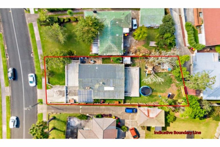 Photo of property in 26 Tiraumea Drive, Pakuranga, Auckland, 2010