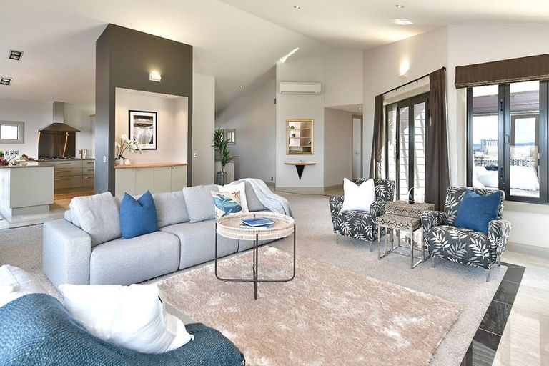 Photo of property in 37 Grovenor Drive, Orewa, 0931