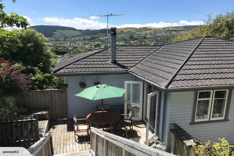 Photo of property in 19 Romney Square, Tawa, Wellington, 5028