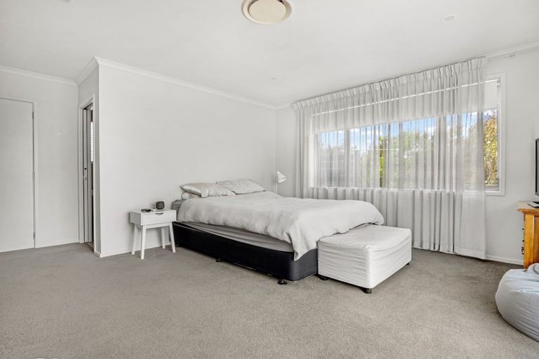 Photo of property in 18 Kaipara Lake Road, South Head, Helensville, 0874