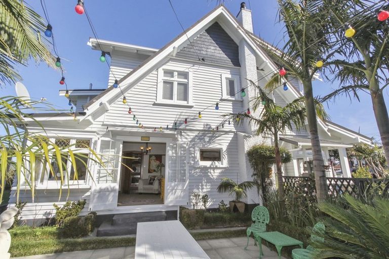 Photo of property in 15 Wallace Place, Westown, New Plymouth, 4310