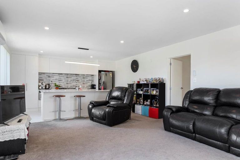 Photo of property in 10 Don Buck Road, Massey, Auckland, 0614