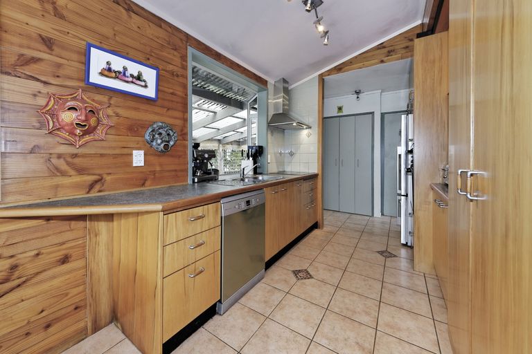 Photo of property in 113 Wirihana Road, Titirangi, Auckland, 0604