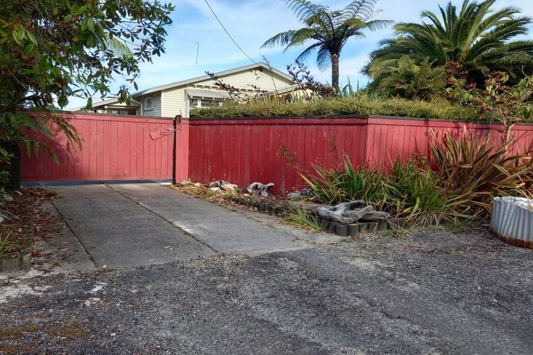 Photo of property in 75 Peel Street, Westport, 7825