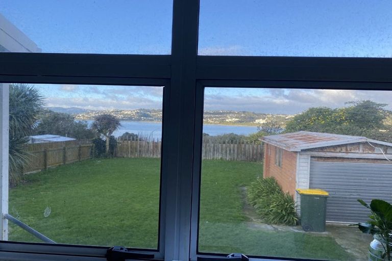 Photo of property in 21 Whanga Crescent, Titahi Bay, Porirua, 5022