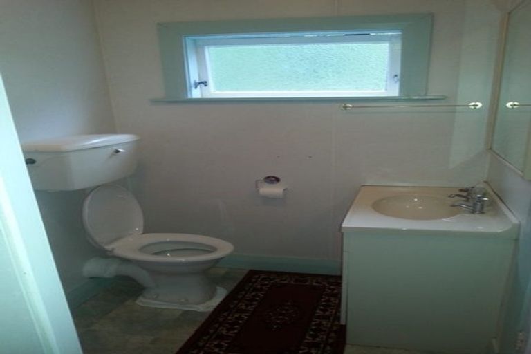 Photo of property in 18-20 Garden Road, Northland, Wellington, 6012