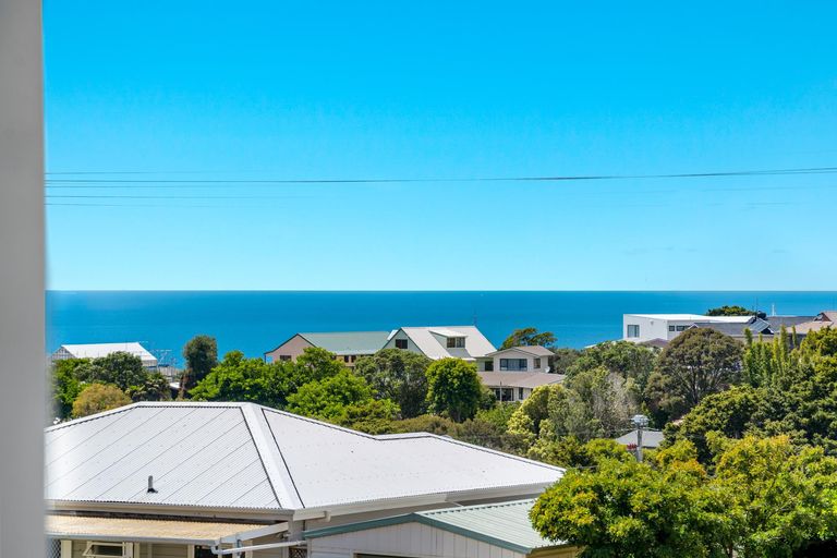 Photo of property in 16 Sea View Road, Leigh, 0985