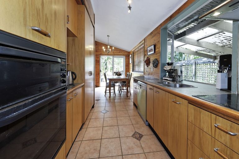 Photo of property in 113 Wirihana Road, Titirangi, Auckland, 0604