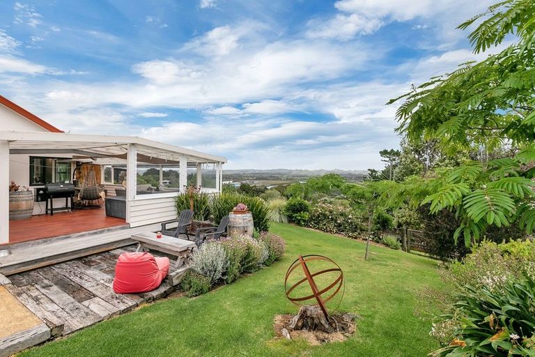 Photo of property in 75 Pipitiwai Drive, Helensville, Kaukapakapa, 0871