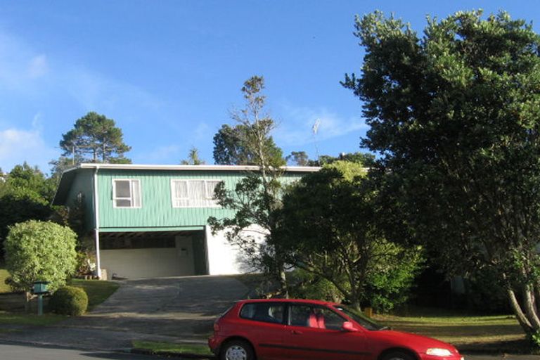 Photo of property in 17 Ensign Place, Hillcrest, Auckland, 0627