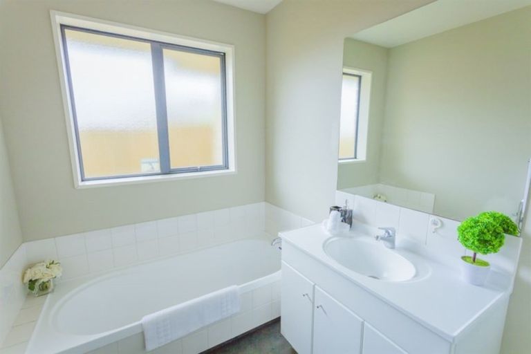 Photo of property in 6 Sheraton Place, Redwood, Christchurch, 8051