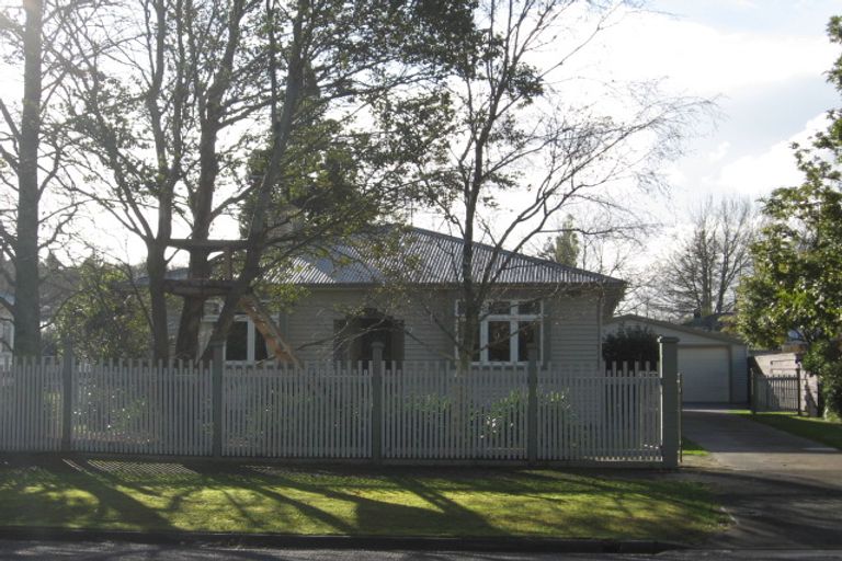 Photo of property in 15 Gillies Avenue, Claudelands, Hamilton, 3214