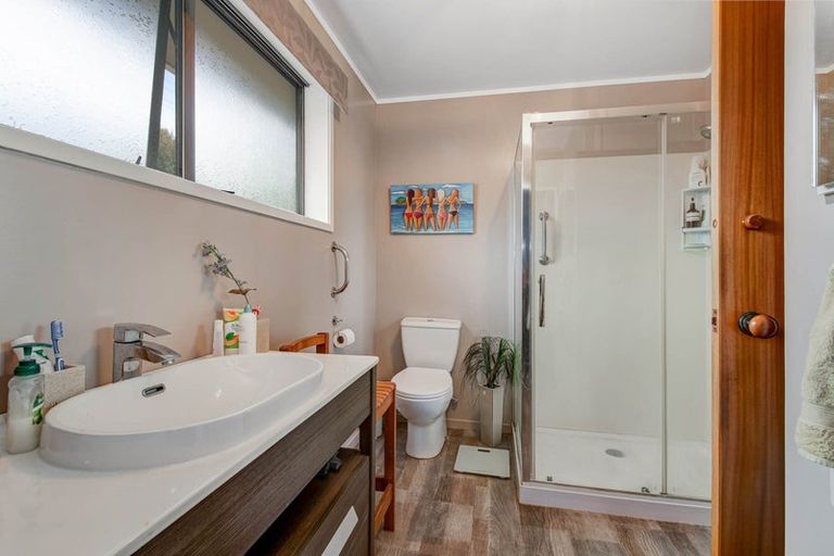 Photo of property in 18 Rimu Road, Stanmore Bay, Whangaparaoa, 0932