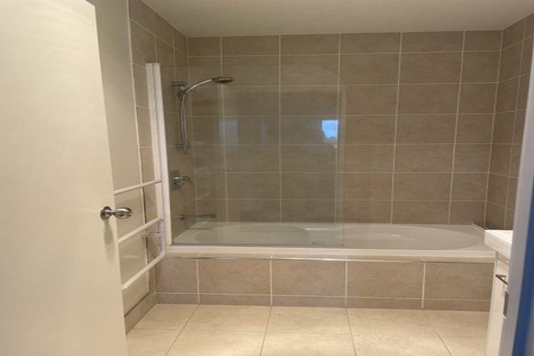 Photo of property in 7 Bordeaux Parade, Te Atatu South, Auckland, 0610