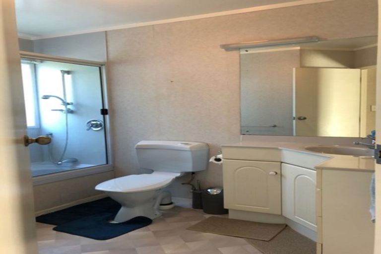 Photo of property in 27 Pinewood Grove, Botany Downs, Auckland, 2010