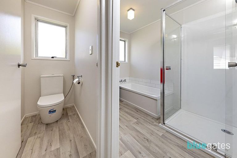 Photo of property in 17 Becker Drive, Weymouth, Auckland, 2103