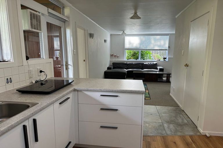 Photo of property in 11 Roberts Road, Glenfield, Auckland, 0629