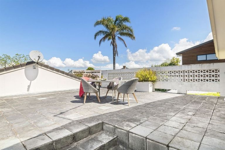 Photo of property in 115 Sunset Road, Totara Vale, Auckland, 0632