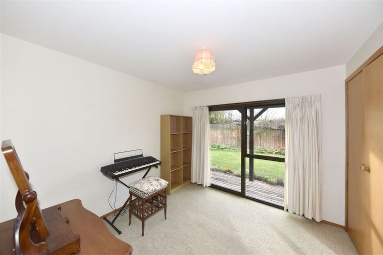 Photo of property in 2/63 Beachville Road, Redcliffs, Christchurch, 8081