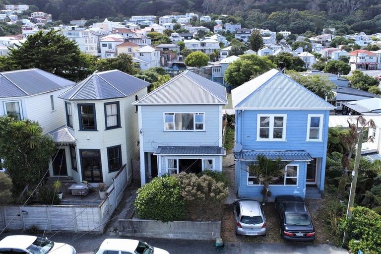 Photo of property in 12 Edge Hill, Mount Victoria, Wellington, 6011