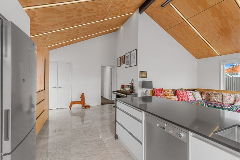 Photo of property in 571 Queen Street East, Levin, 5510