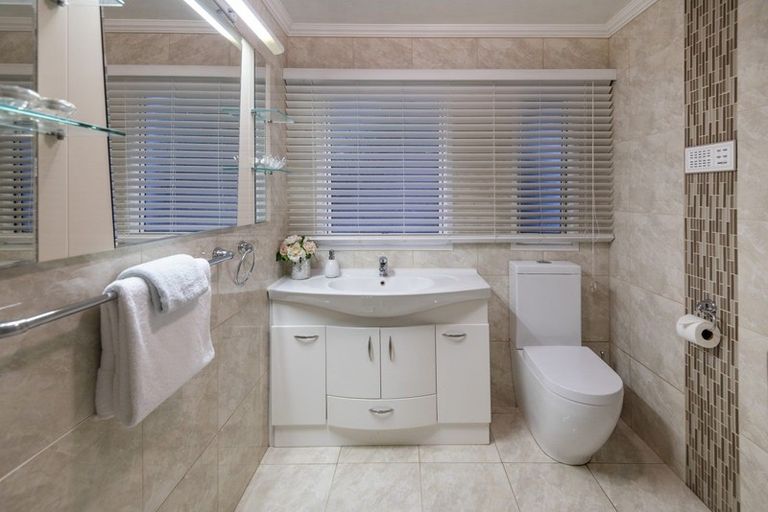 Photo of property in 7 Te Akau Crescent, Bucklands Beach, Auckland, 2012