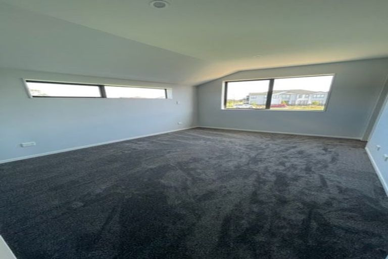 Photo of property in 4 Pineview Drive, Rosehill, Papakura, 2113