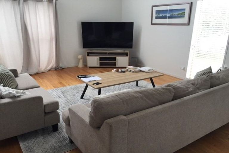 Photo of property in 1/23 College Road, Northcote, Auckland, 0627