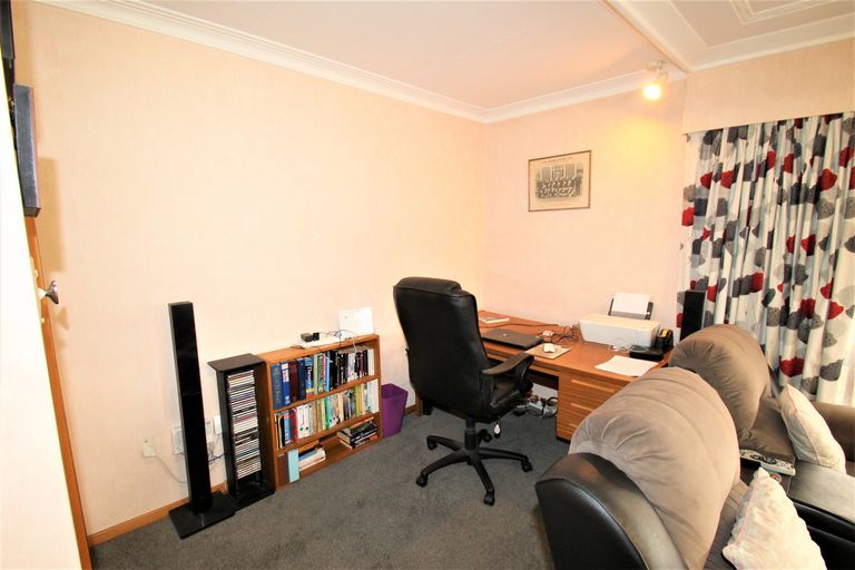 Photo of property in 16 Kinmont Crescent, Kinmont Park, Mosgiel, 9024