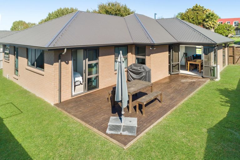 Photo of property in 18 Helenslee Road, Pokeno, 2402