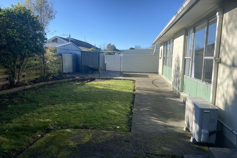 Photo of property in 43 Oakley Crescent, Hornby, Christchurch, 8042