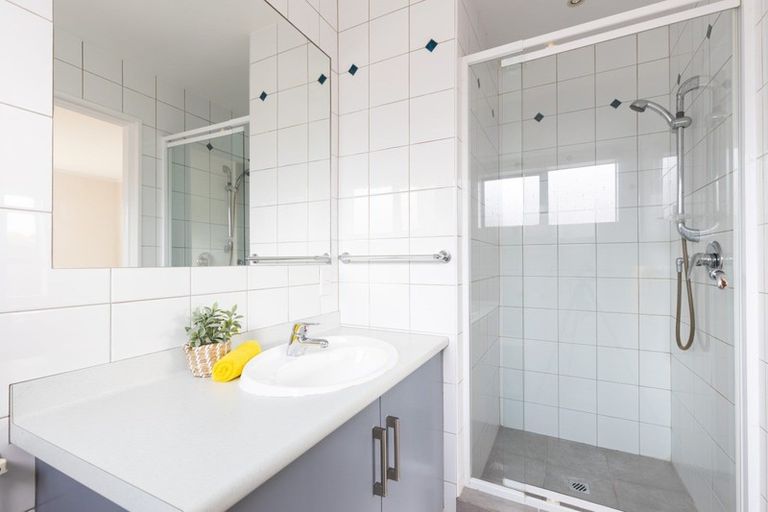 Photo of property in 115 Heta Road, Highlands Park, New Plymouth, 4312