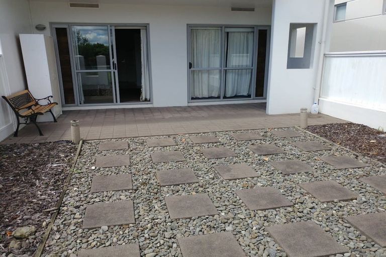 Photo of property in 4d/60 Masons Road, Oteha, Auckland, 0632