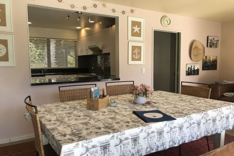 Photo of property in 7 Albert Street, Clive, 4102