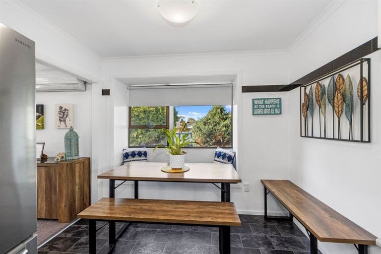 Photo of property in 1 Ensors Place, Waikuku Beach, 7402