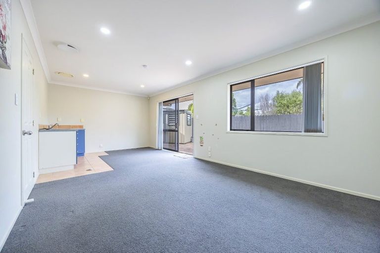 Photo of property in 56 Lothian Brae, Wattle Downs, Auckland, 2103