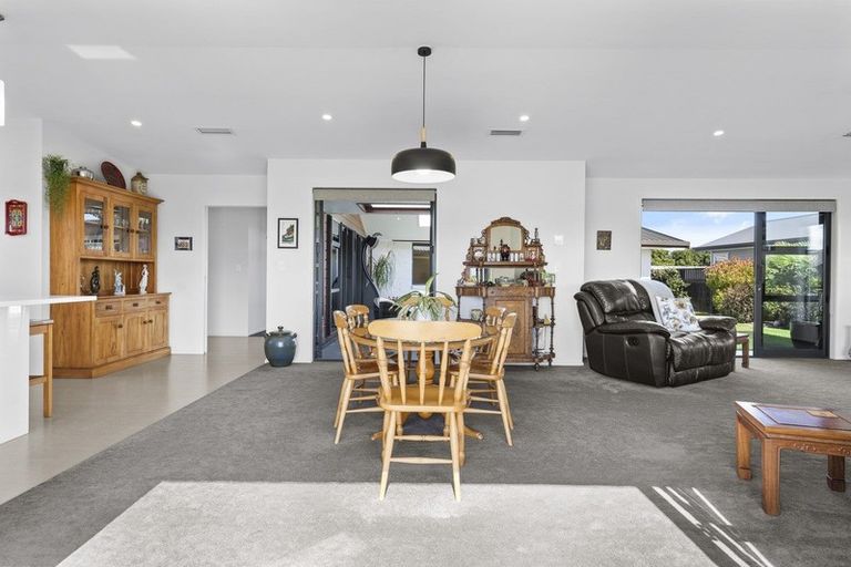 Photo of property in 2 Clifford Close, Leamington, Cambridge, 3432