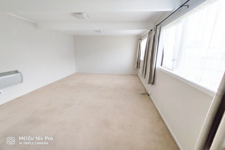 Photo of property in 20b Roberts Road, Te Atatu South, Auckland, 0610