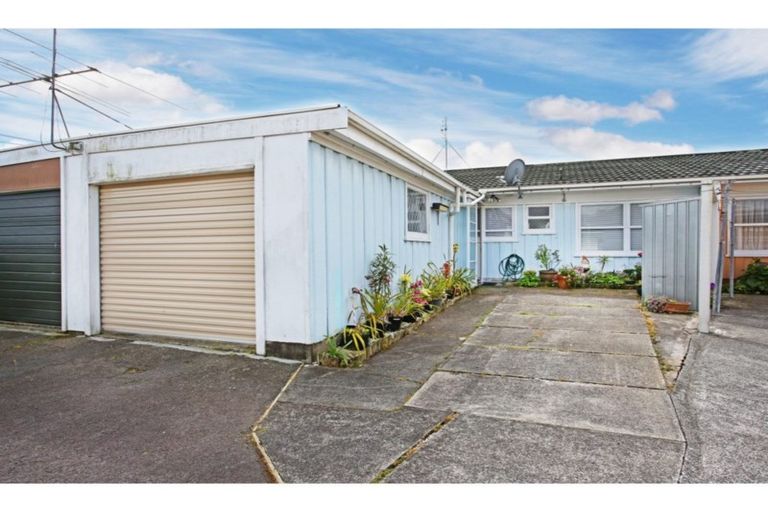 Photo of property in 2/41 Wood Street, Papakura, 2110