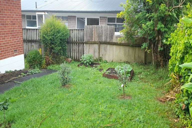 Photo of property in 12 Walpole Avenue, Hillpark, Auckland, 2102