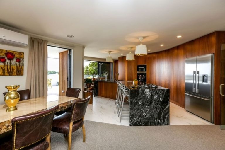 Photo of property in 45a Paynters Avenue, Strandon, New Plymouth, 4312