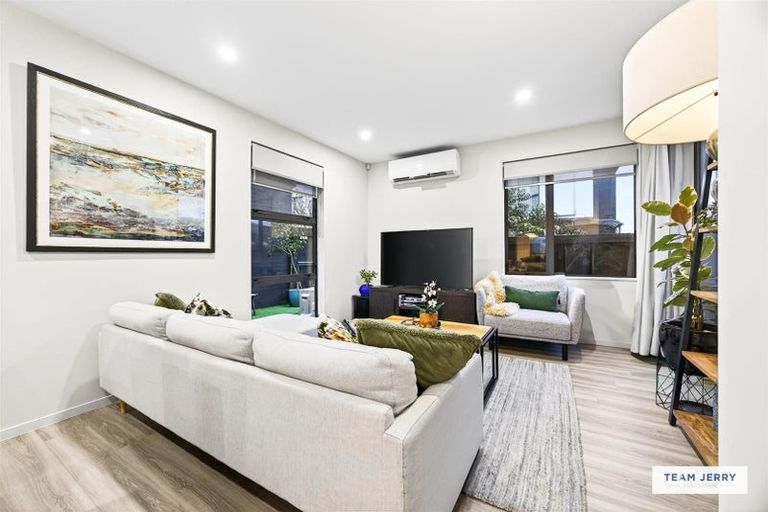 Photo of property in 15 Te Aparangi Road, Papakura, 2110