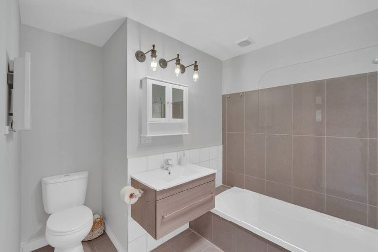 Photo of property in 5 Molyneux Avenue, Cromwell, 9310