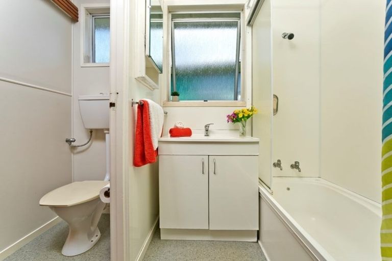 Photo of property in 52 Lavery Place, Sunnynook, Auckland, 0632