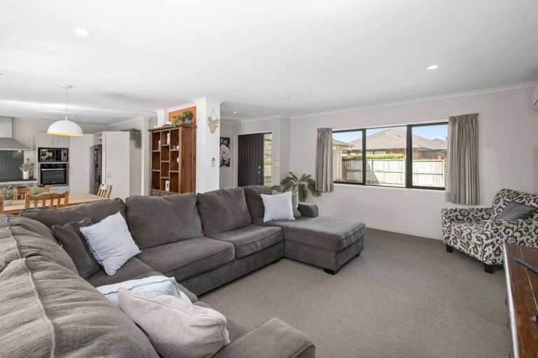 Photo of property in 7 Modello Lane, Waiuku, 2123